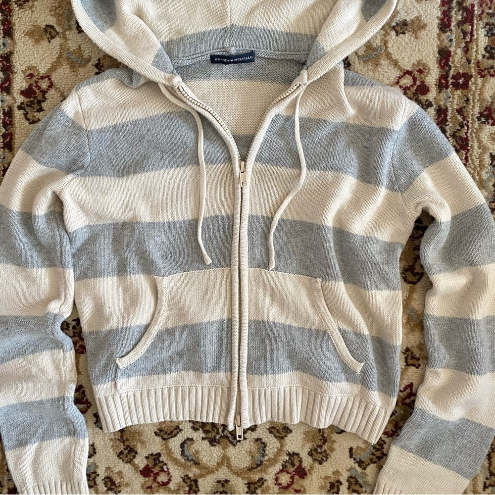 Brandy Melville Alana Hoodie NWOT - Picture 2 of 4